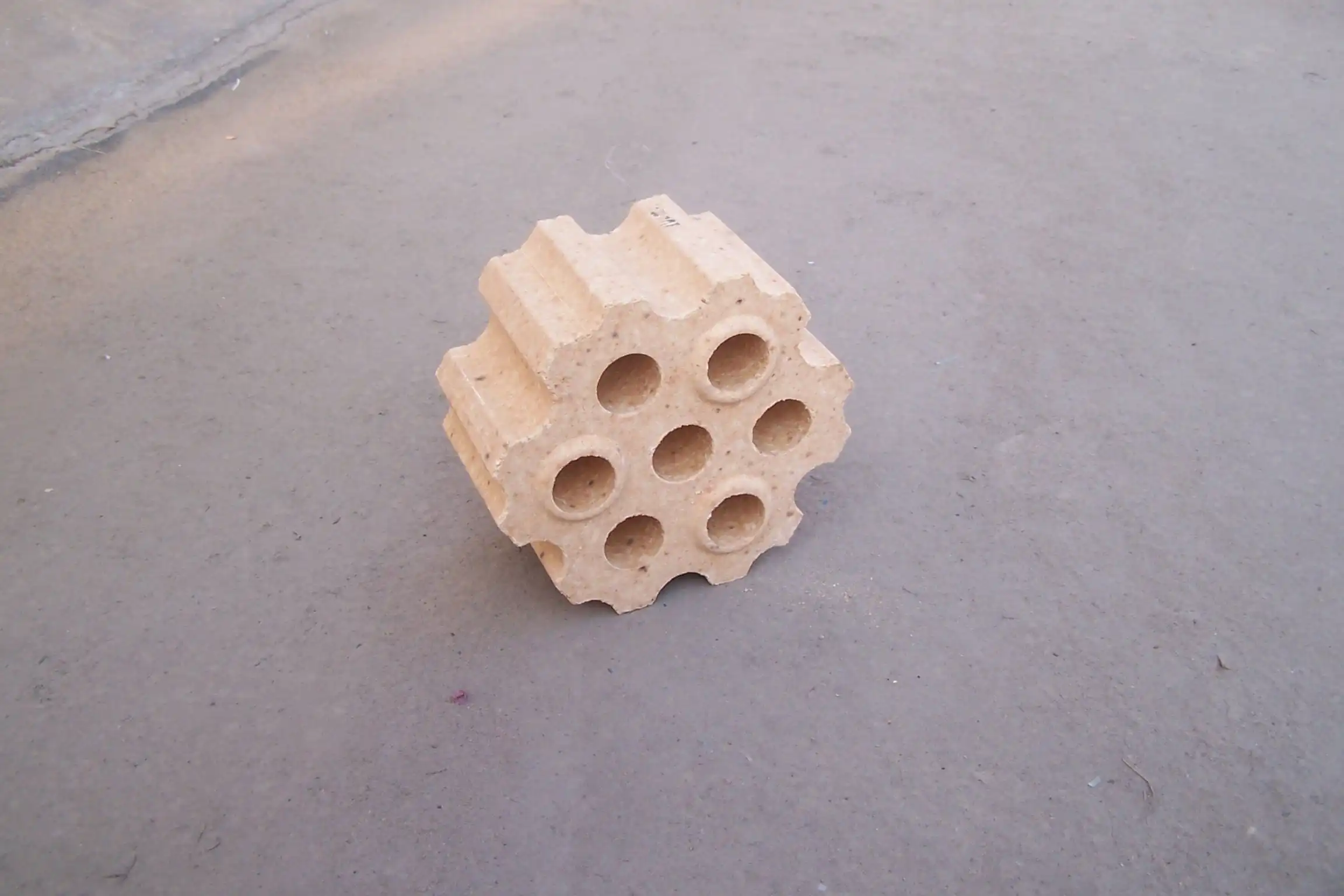 What are the primary applications of 7 Holes Low Creep High Alumina Checker Bricks?